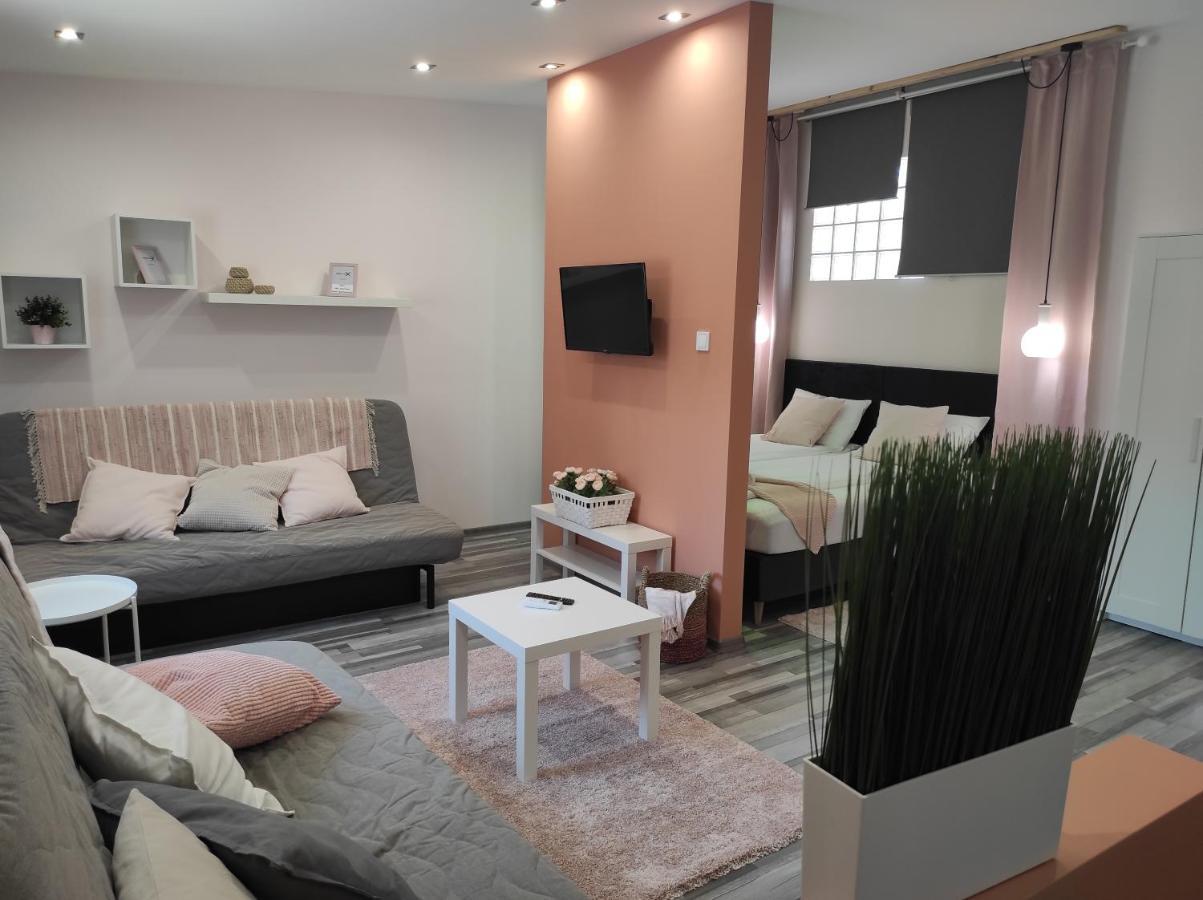 7 Days Apartment Makó 外观 照片